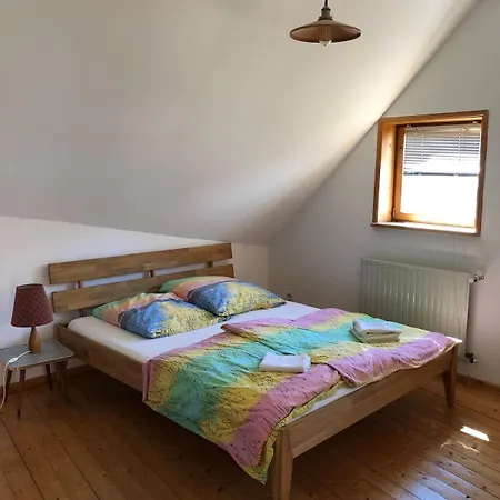 Сasa de vacaciones Pretty Half-timbered On Romantic Yard *